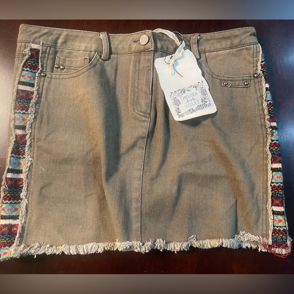 Chelsea and violet frayed hem skirt size M NWT